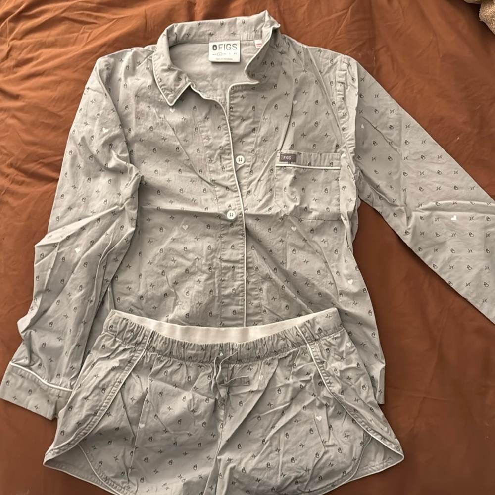 Figs poplin Loungewear with anatomical hearts - Women’s Small